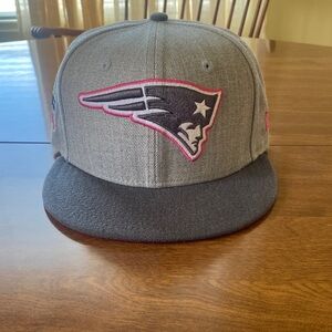 New Era NFL NE Patriots Breast Cancer Awareness Edition Hat Size 7 1/8 56.8 cm